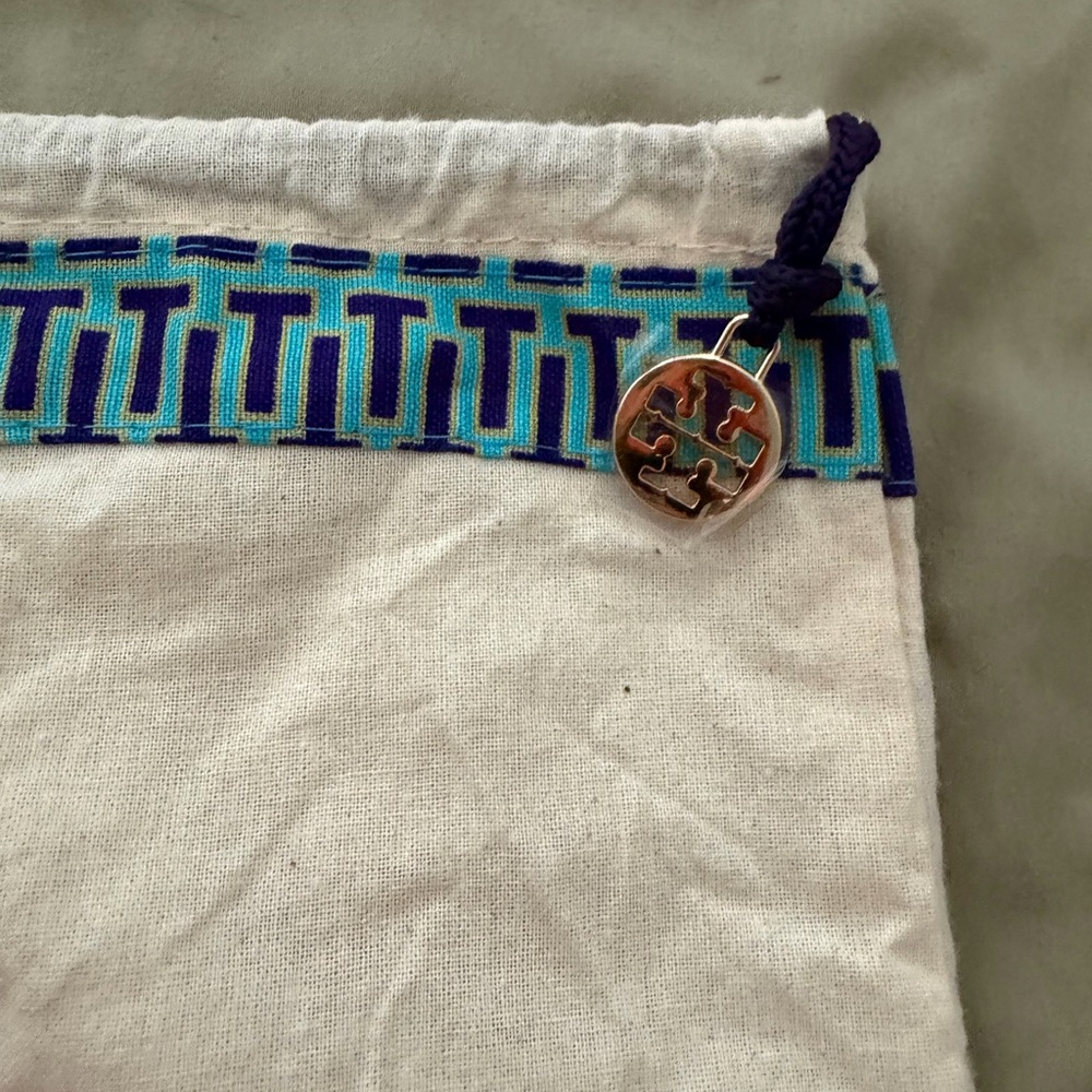 White Drawstring Bag With Blue Pattern - image 2